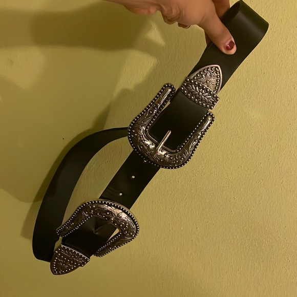 Stylish Black belt with silver accents - Picture 1 of 2